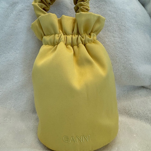 Ganni | Ruched Satin Bucket Bag - Picture 2 of 11